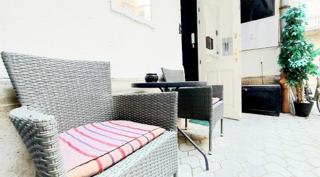 Like Studio City Centrum, Wifi, Terrace Budapest Exterior foto